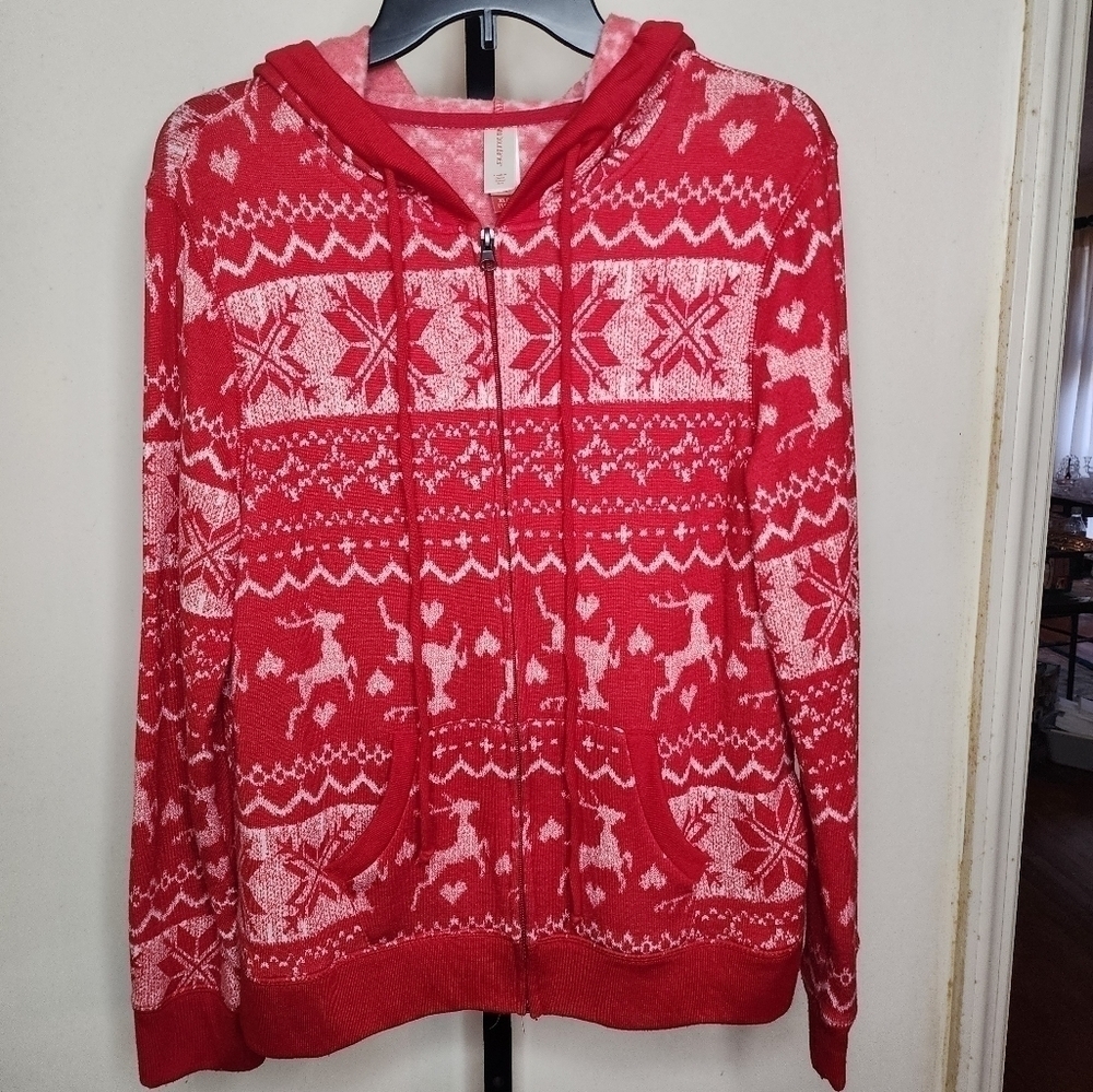 Red and White Christmas Sweater, Junior size XL (15/16) EUC.